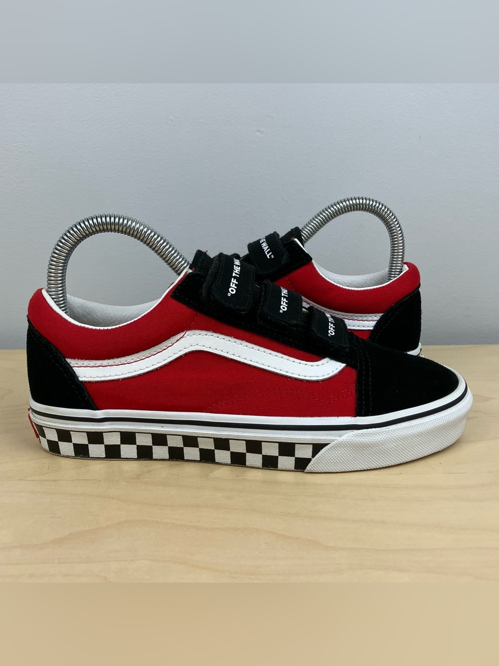 Vans Women’s Size 6.5 Old Skool V Straps Checkered Black Red White Skate Shoes - Picture 2 of 10